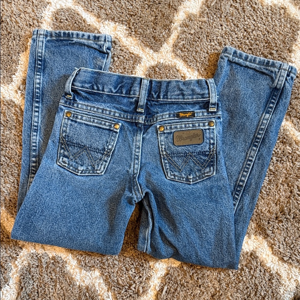 Wrangler size 7 slim youth!! Classic Blue Jeans with Signature Stitching